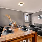 Fuer Bis Zu 6 Personen Mit Terrasse Und Klima * Friedrichshafen