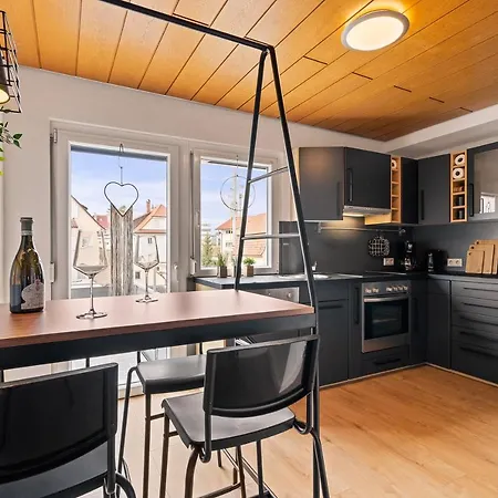 アパート Apartment Fuer Bis Zu 6 Personen I Klima I Terrasse I Parkplatz I Wlan I Babyausstattung *